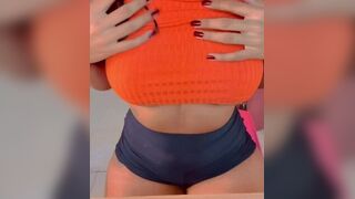 Roseredvip insta Deixa eu tirar minha roupa e por meu peito ma sua boca - porn video